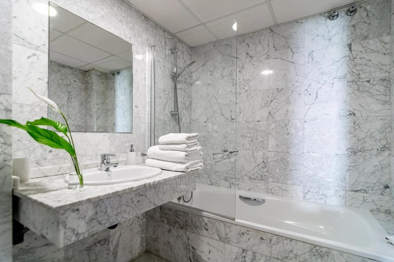 Pr45- Beach Front Apartment Puerto Banus Marbella